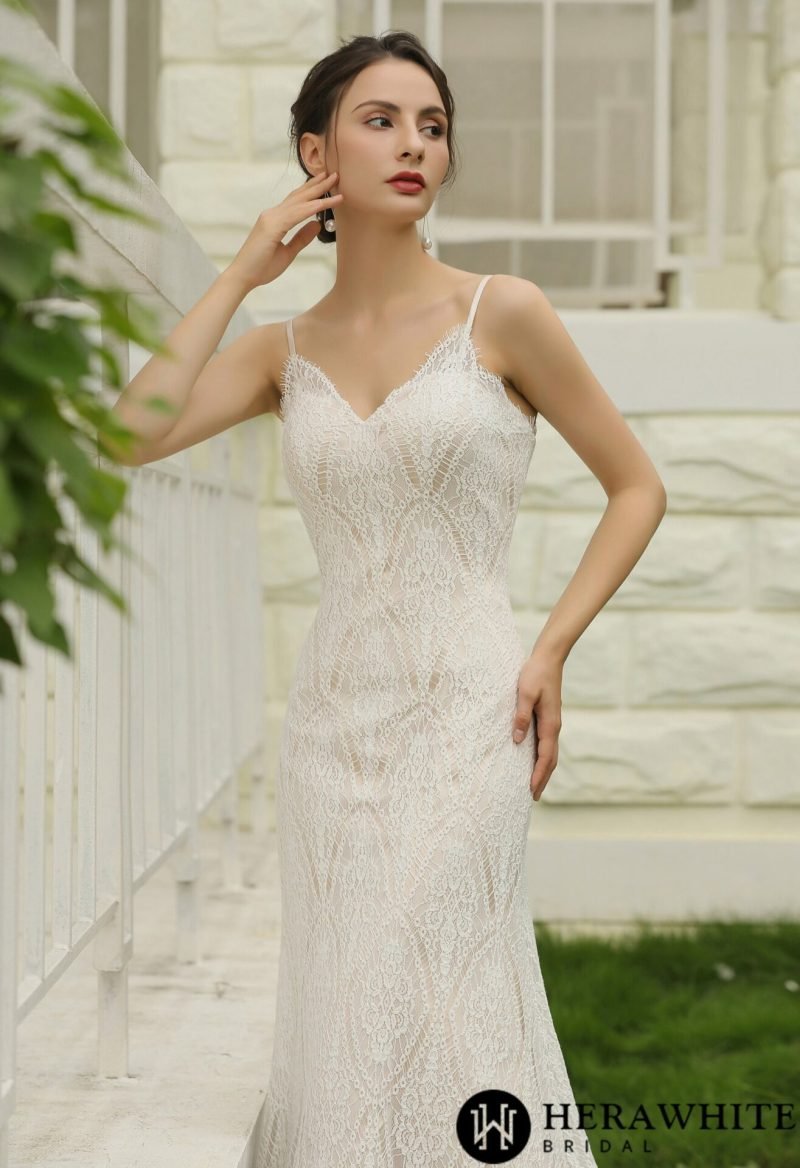 Robe De Mariée Fourreau En Dentelle – Image 5