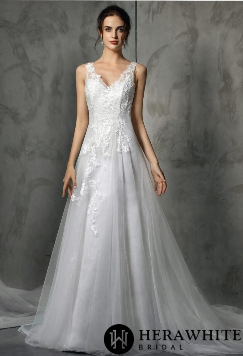 Robe De Mariée Col V En Tulle Et Brodée