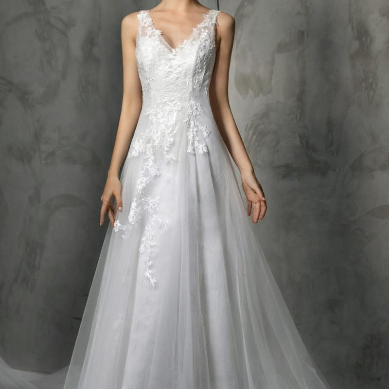 Robe De Mariée Col V En Tulle Et Brodée
