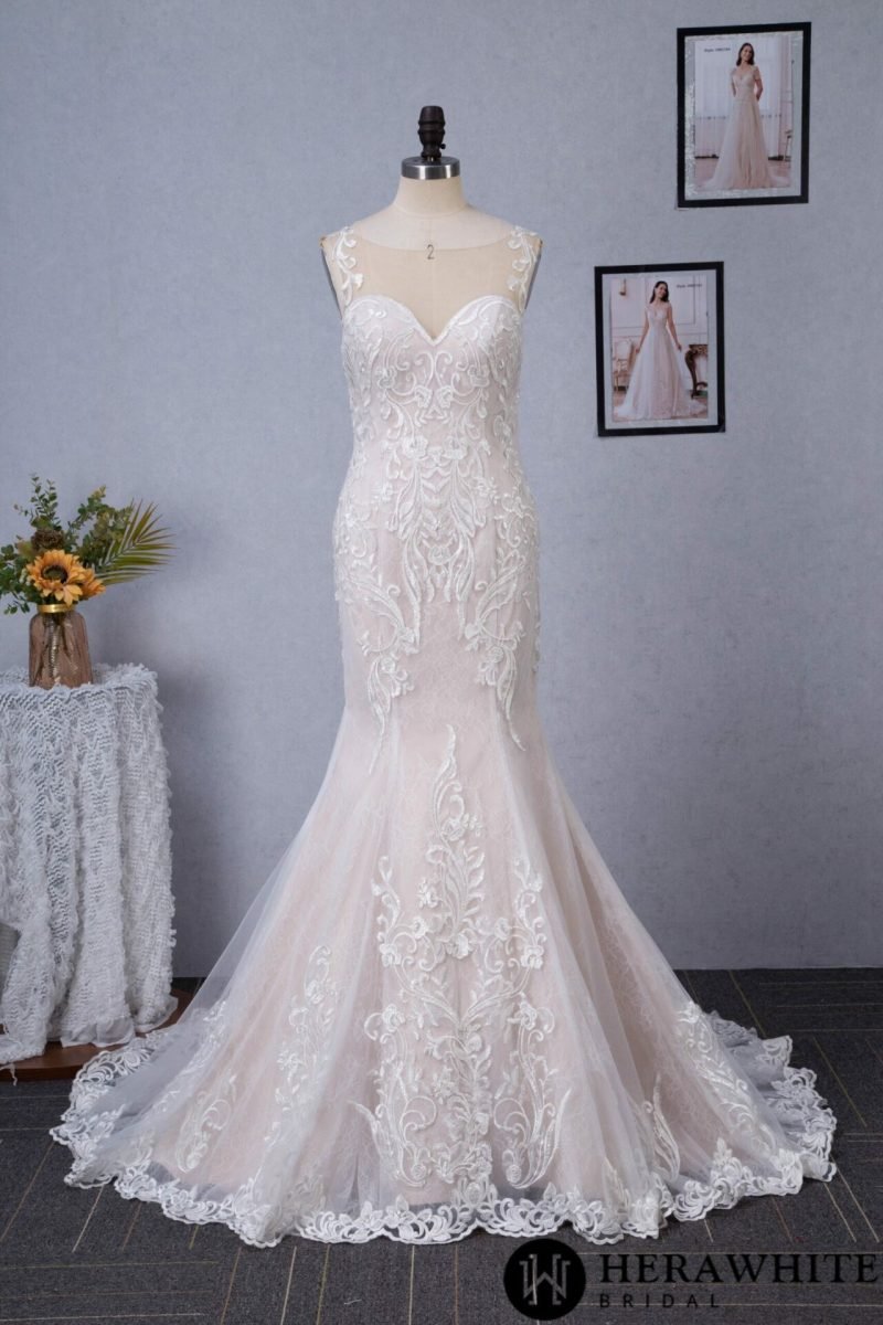 Robe De Mariée Bustier Et Traîne Dentelle – Image 6