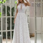 Robe De Mariée En Dentelle A Encolure