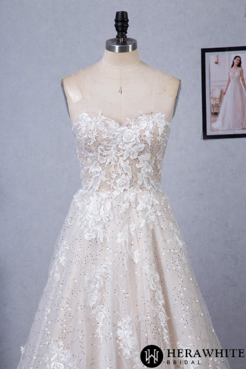 Robe de Mariée Fleurs Et Sequins – Image 7