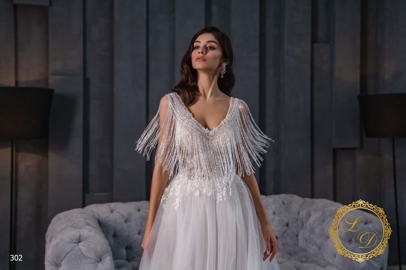 Robe De Mariée Originale A Frange Perlée – Image 2