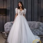 Robe De Mariée Manches Courtes Bouffantes Et Dentelle Florale