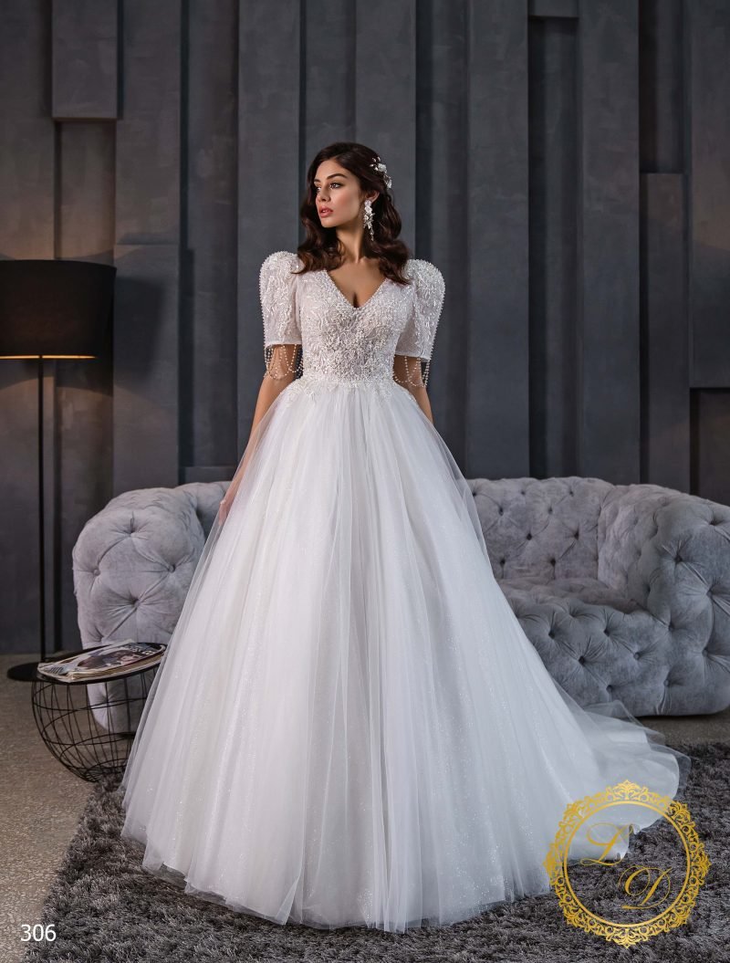 Robe De Mariée Manches Courtes Bouffantes Et Dentelle Florale