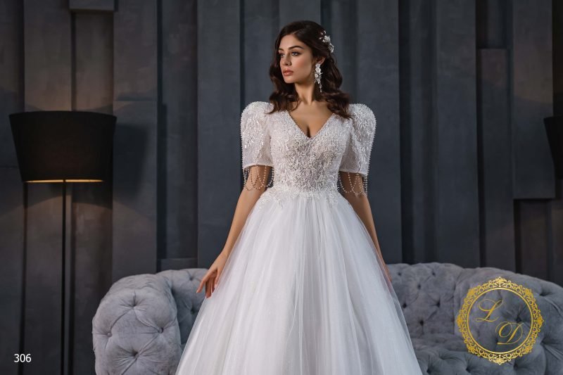 Robe De Mariée Manches Courtes Bouffantes Et Dentelle Florale – Image 2