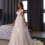 Robe De Mariée Appliques Florales Et Jupe Tulle