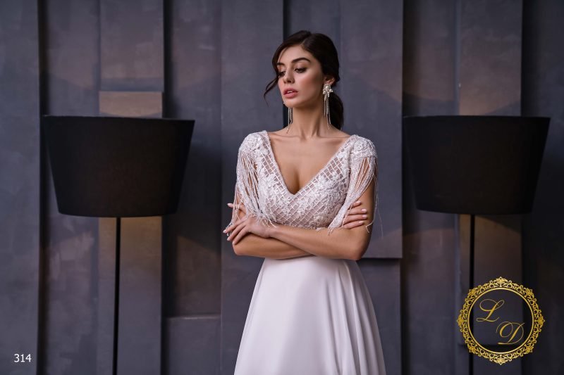 Robe De Mariée Fendue Manches Courtes A Franges Perlées – Image 2