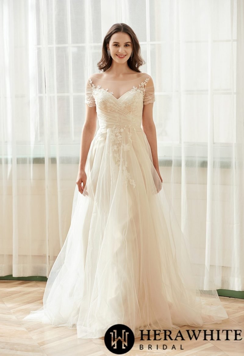 Robe De Mariée Plissée Et Romantique – Image 4