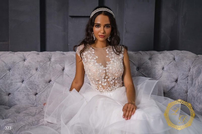 Robe De Mariée Etincelante A Col Cœur – Image 2