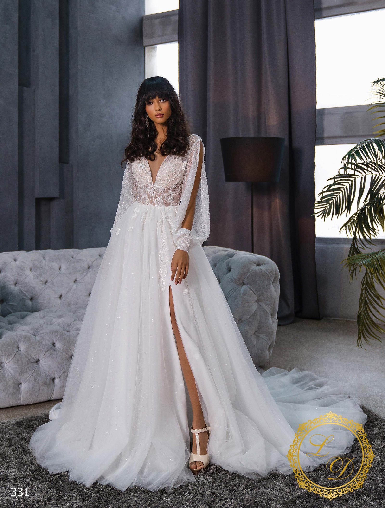 Robe De Mariée Manches Et Jupe Fendues