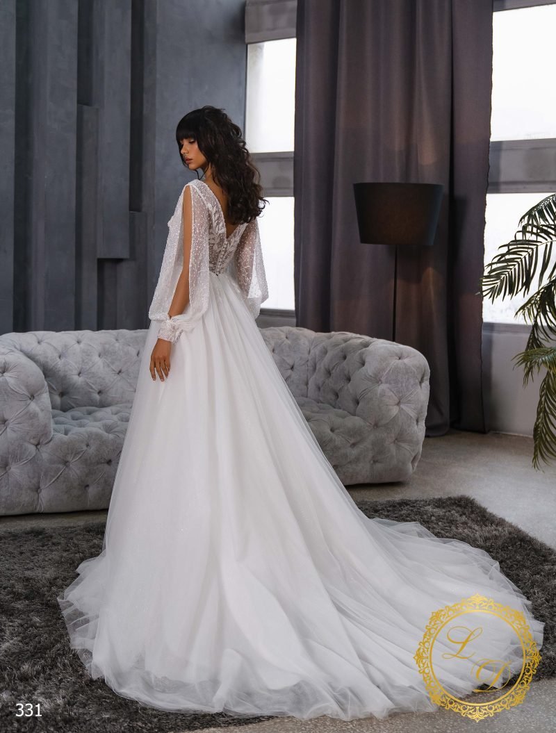 Robe De Mariée Manches Et Jupe Fendues – Image 3