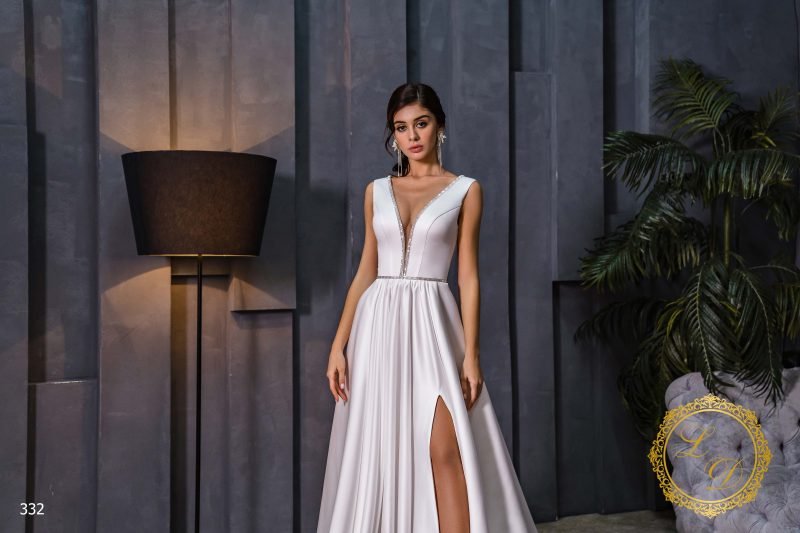 Robe De Mariée Fendue Avec Col V En Satin – Image 2