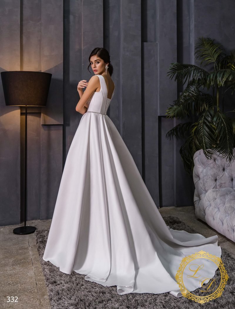 Robe De Mariée Fendue Avec Col V En Satin – Image 3