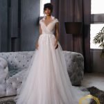 Robe De Mariée Drapée Croisée Et Brodée