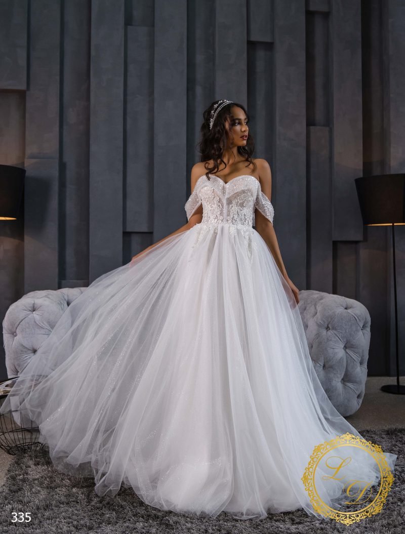Robe De Mariée Princesse Col Cœur Et Brillante