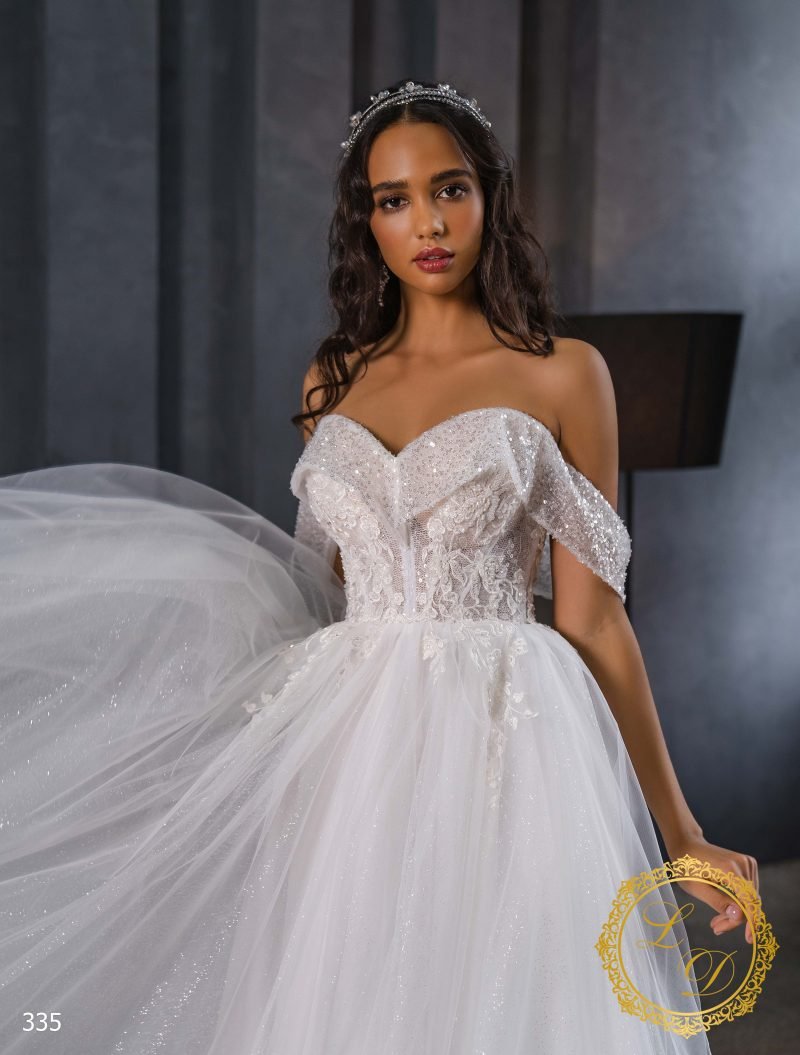 Robe De Mariée Princesse Col Cœur Et Brillante – Image 2