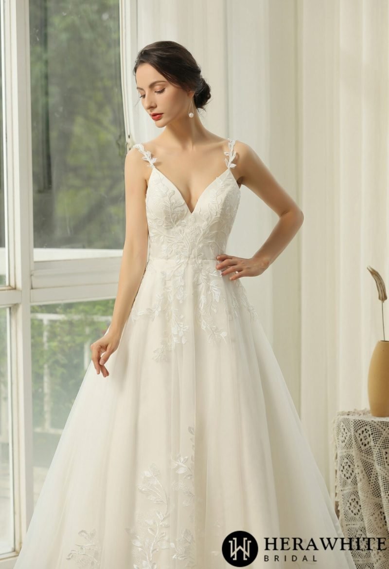 Robe de Mariée Avec Fleurs Brodées – Image 4