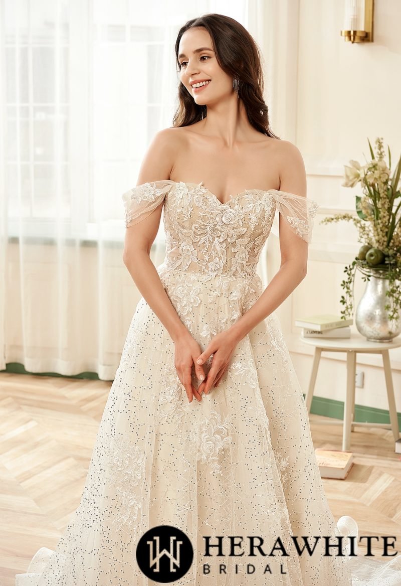 Robe de Mariée Fleurs Et Sequins – Image 3