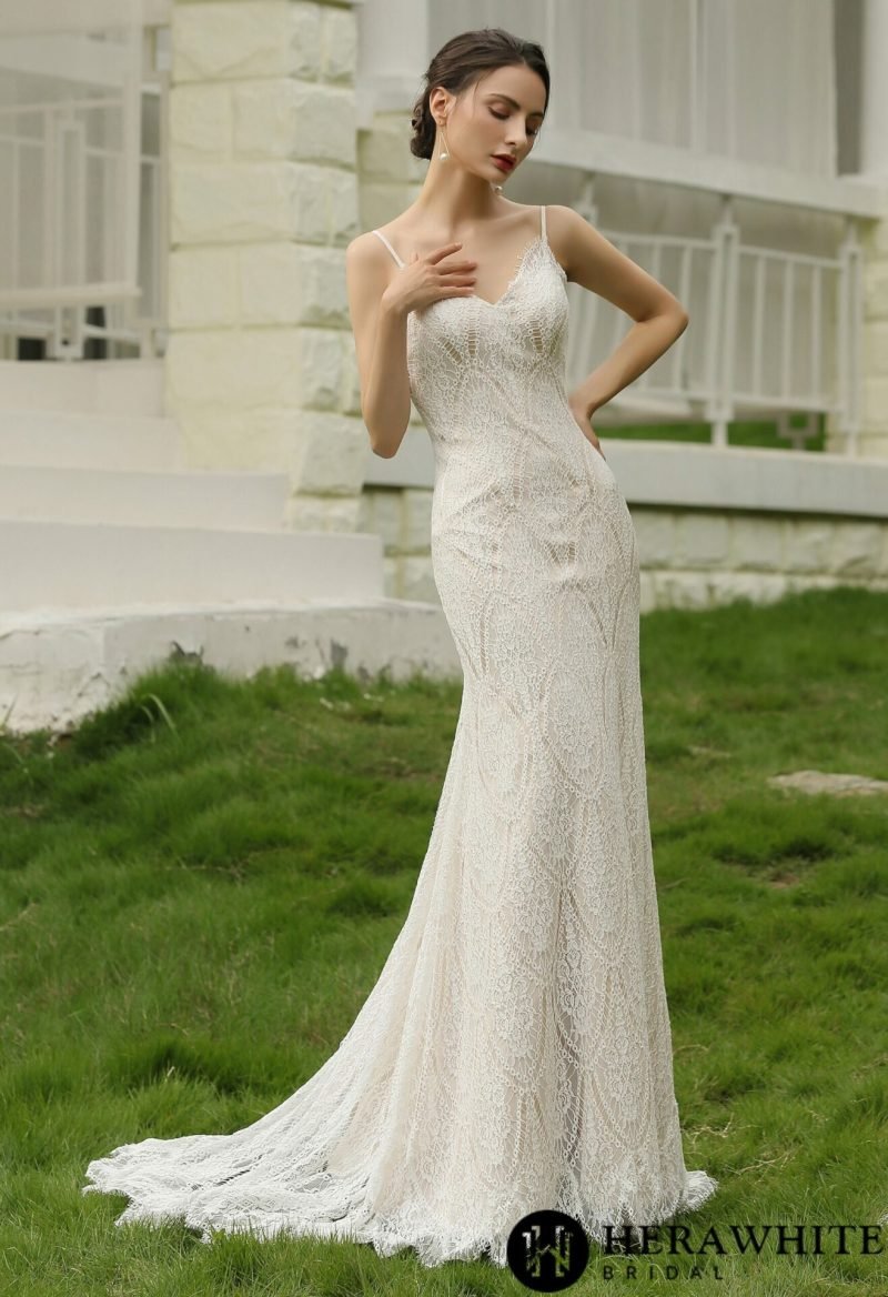 Robe De Mariée Fourreau En Dentelle – Image 3