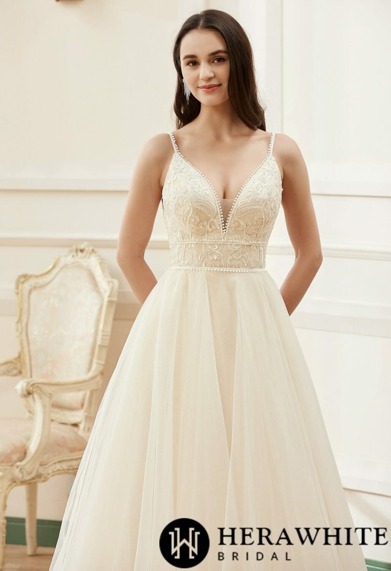 Elégante Robe de Mariée Simple – Image 3