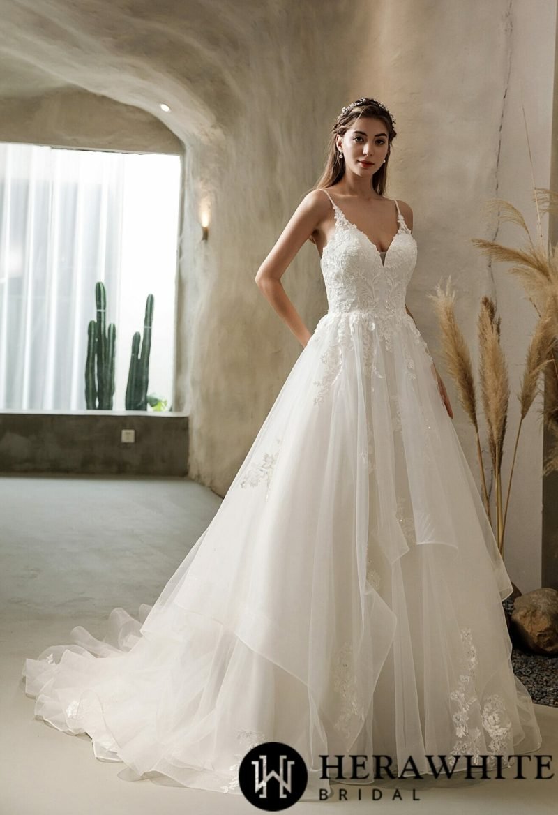 Robe De Mariée Princesse A Volants Et Sequins – Image 6