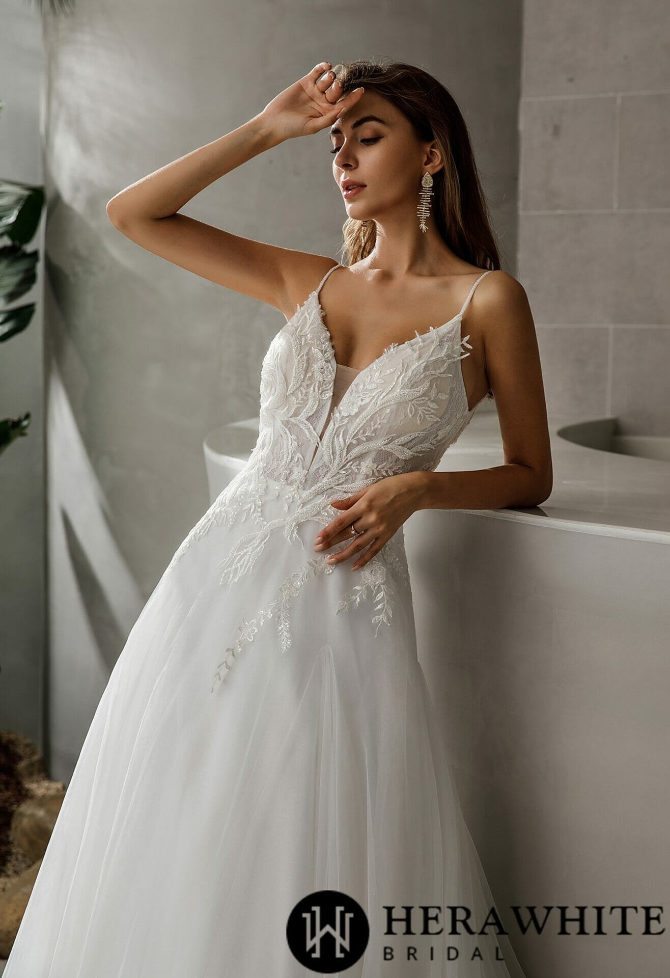 6058b5666f | Robes de Mariée | Comtesse Mariage Robe De Mariée Florale Col V – Image 3