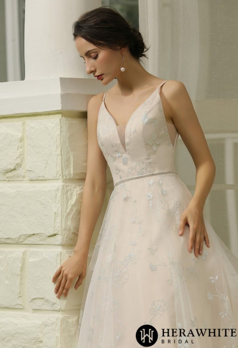 Robe De Mariée Simple Motifs Floraux – Image 6