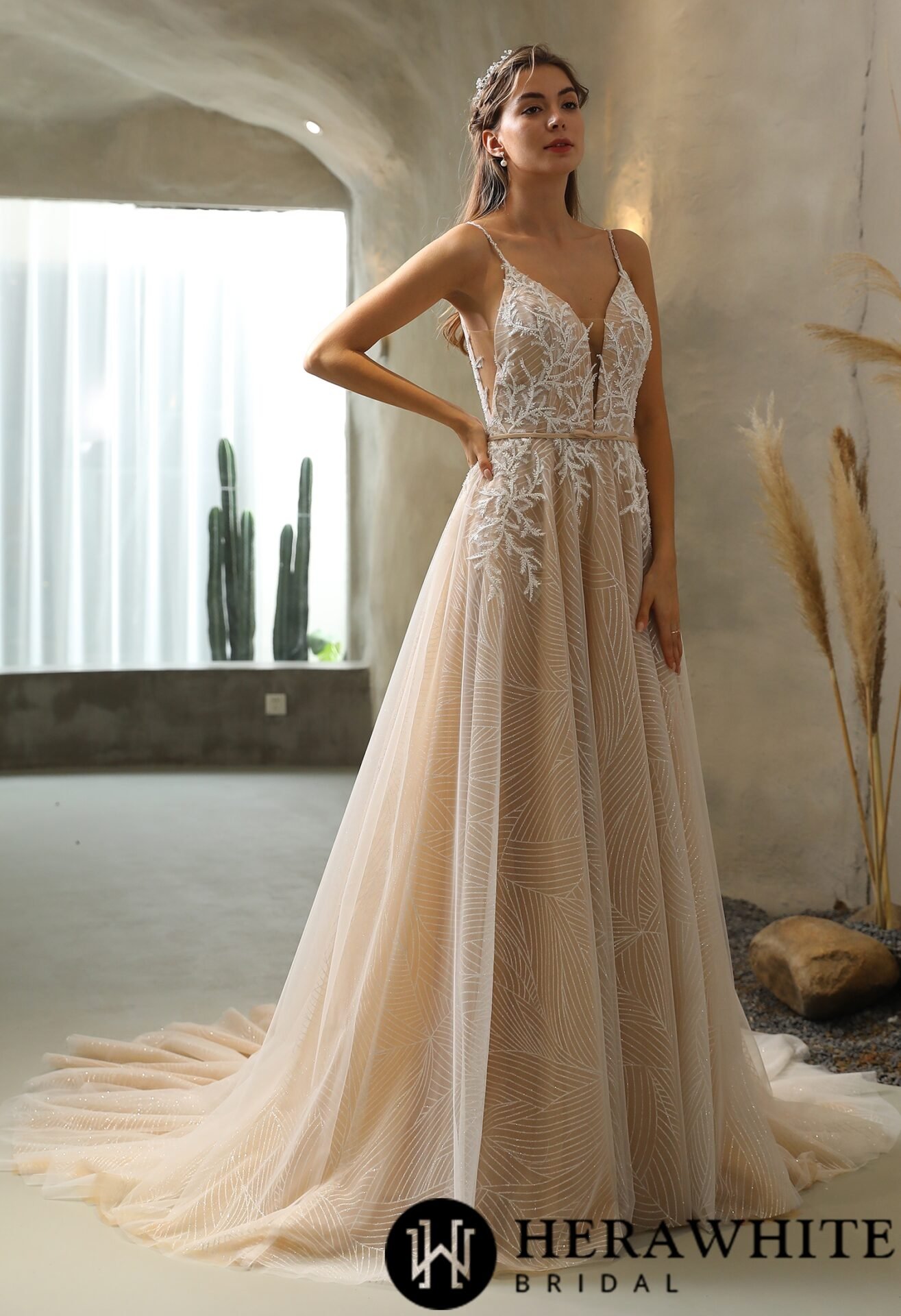Robe De Mariée En Dentelle Graphique Et Scintillante