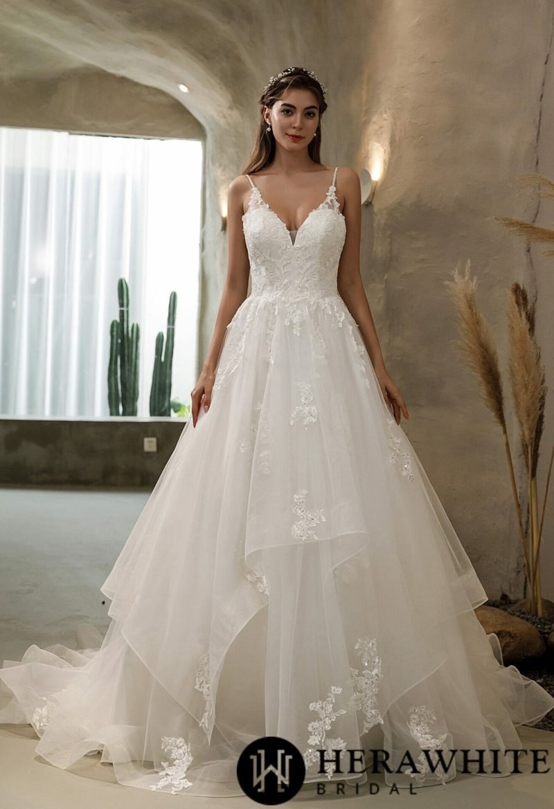 Robe De Mariée Princesse A Volants Et Sequins – Image 4