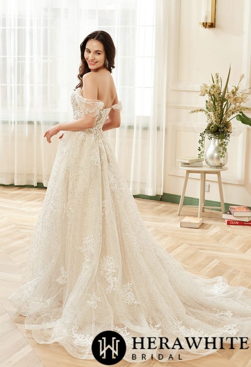 Robe de Mariée Fleurs Et Sequins – Image 5