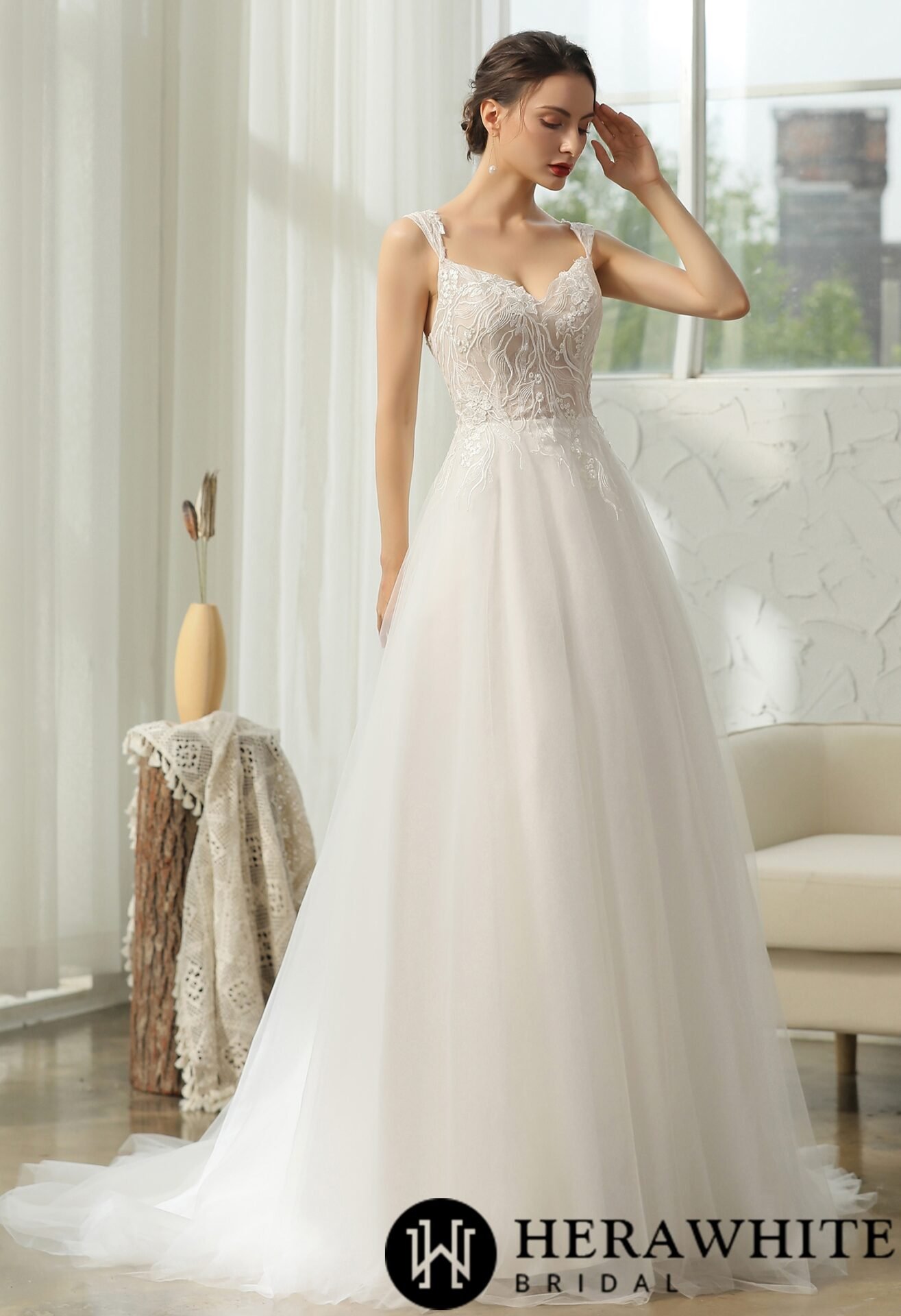 Robe De Mariée Fines Bretelles Et Dentelle Florale