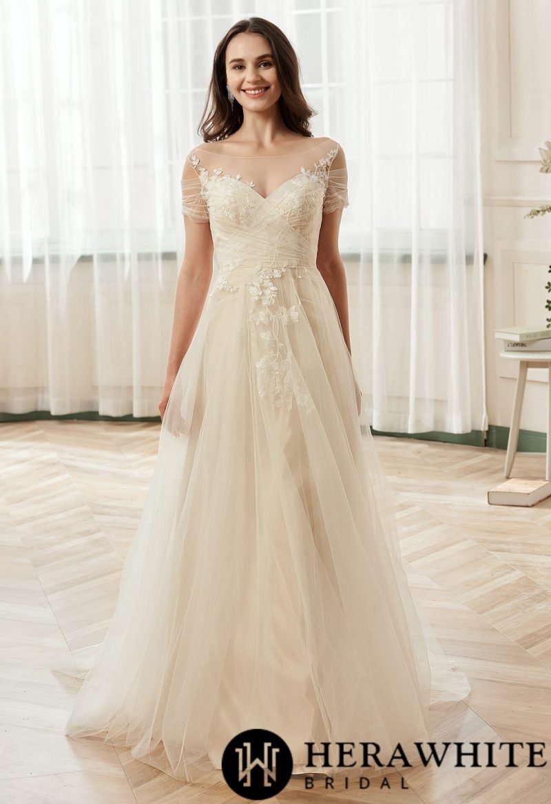 Robe De Mariée Plissée Et Romantique – Image 2