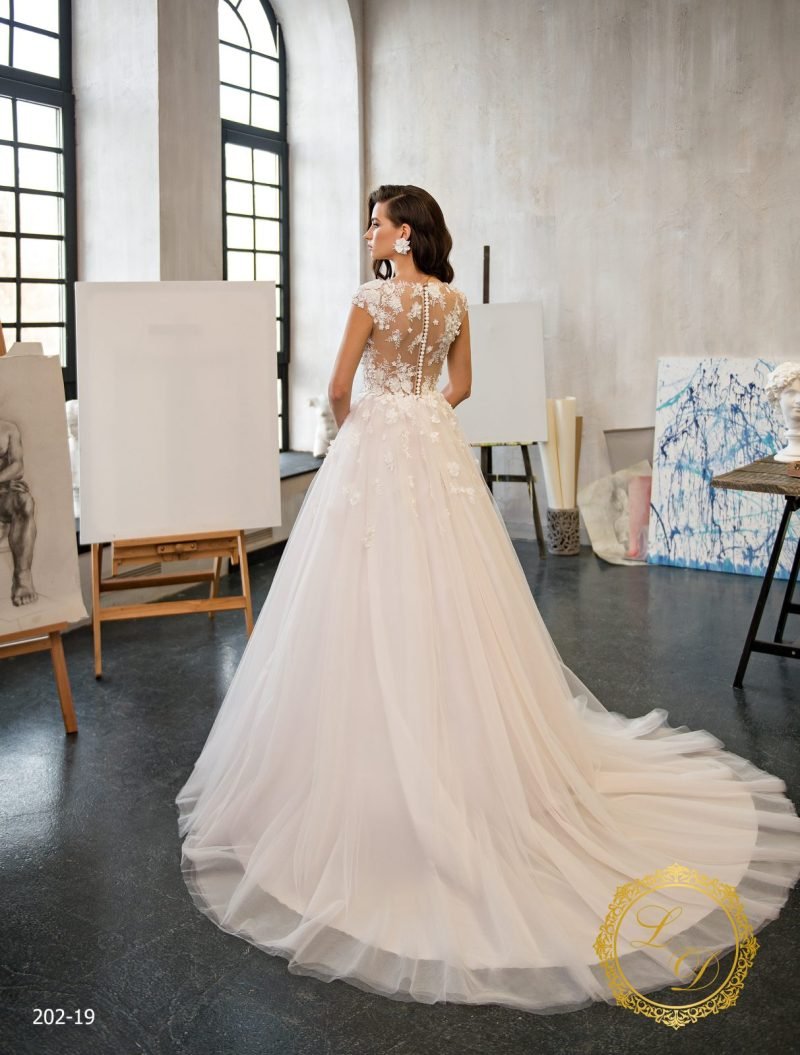 Robe De Mariée Appliques Florales Et Jolie Traîne – Image 4