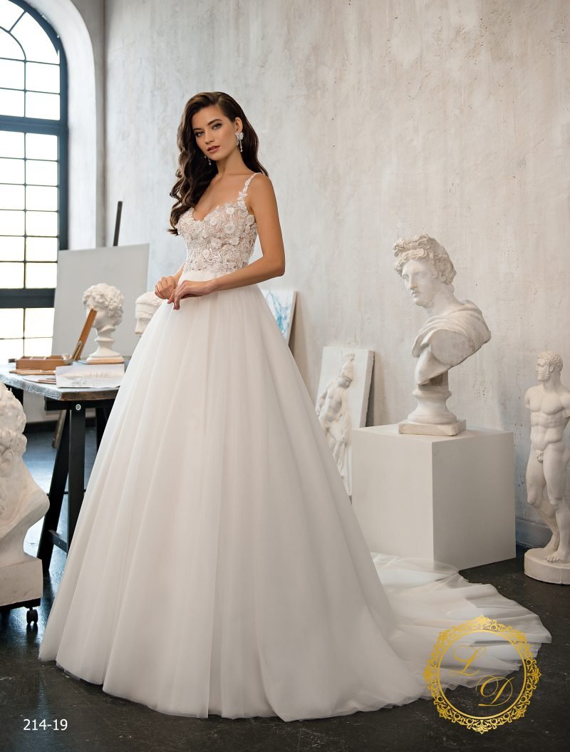 Robe De Mariée Princesse Elégante Et Florale