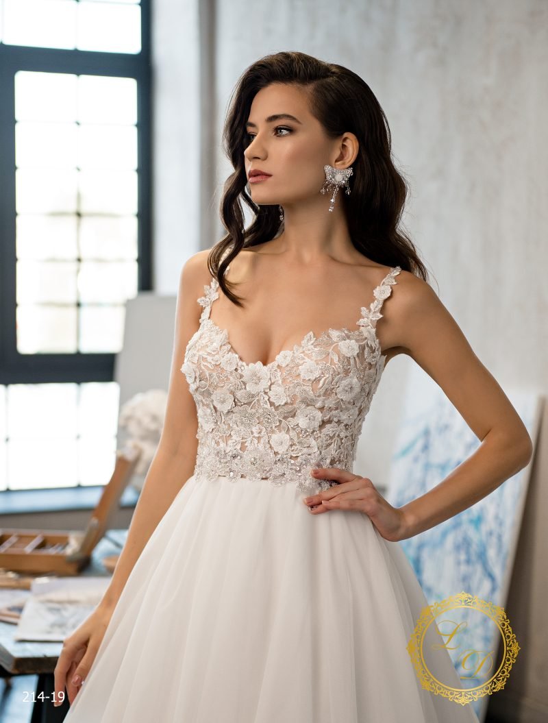 Robe De Mariée Princesse Elégante Et Florale – Image 2