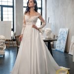 Robe De Mariée Satin Plissé A Traîne Dentellé