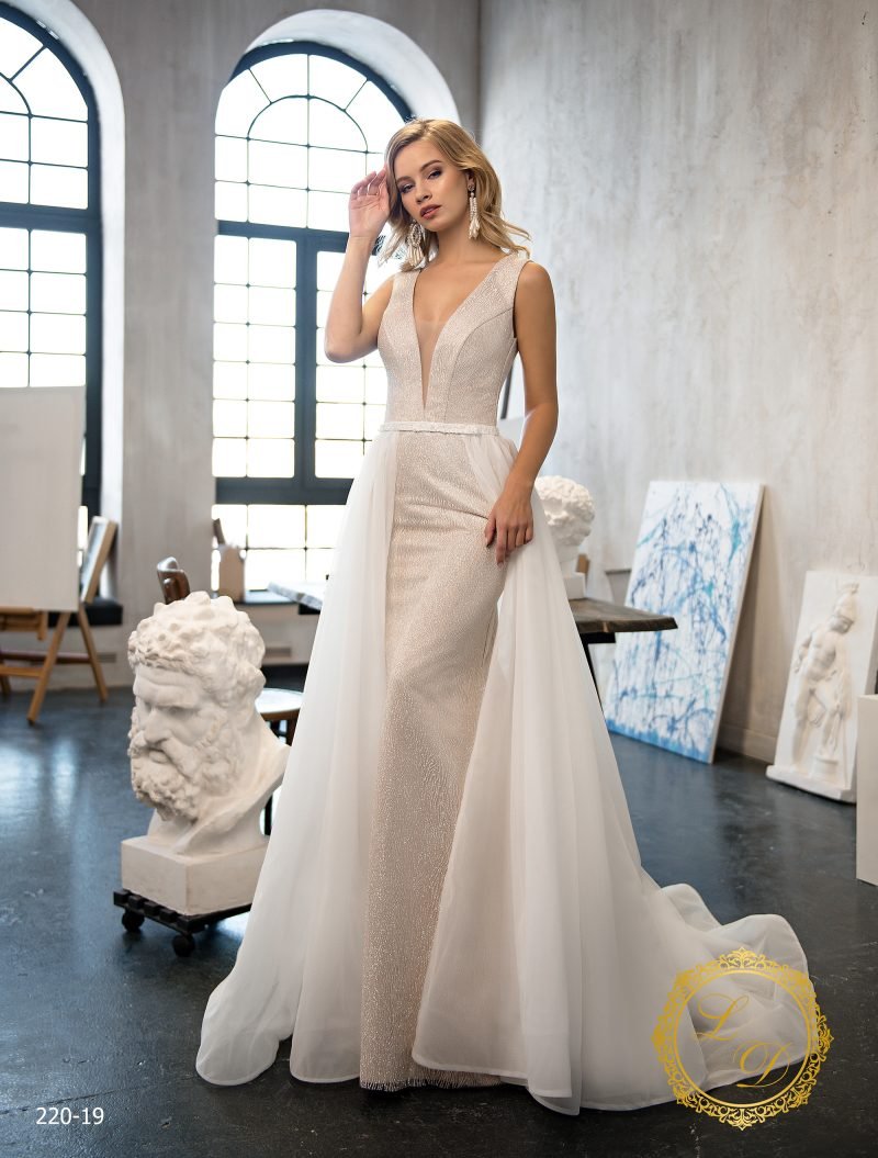 Robe De Mariée Fourreau Brillante A Traîne Détachable En Tulle