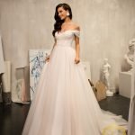 Robe De Mariée Princesse En Tulle Dentelle Florale Et Manches Tombantes