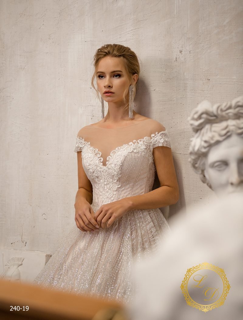 Robe De Mariée Scintillante Col Bardot Illusion – Image 2