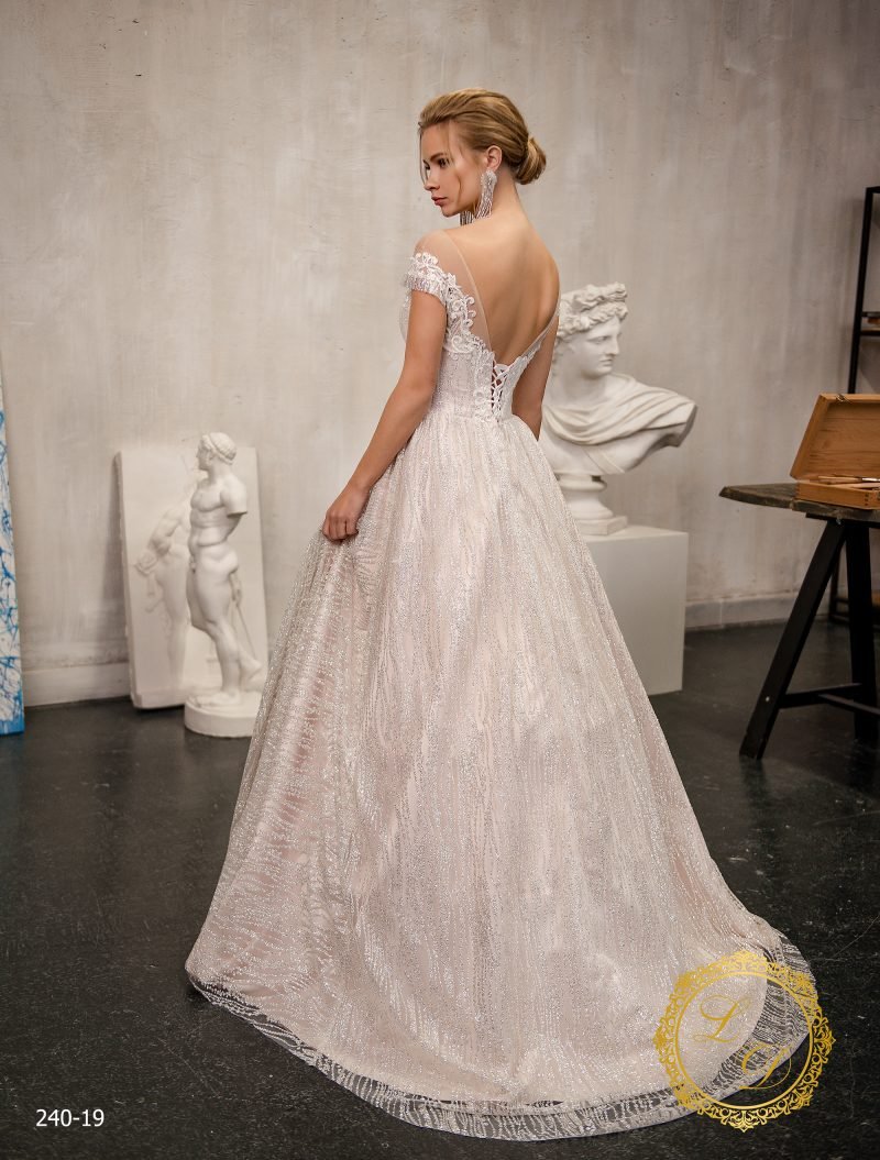 Robe De Mariée Scintillante Col Bardot Illusion – Image 3