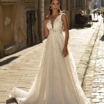 Robe De Mariée Fluide Gros Motifs Floraux