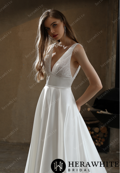 Robe De Mariée Princesse Col V Et Dos Nu - Tendances Nuptiales 2024