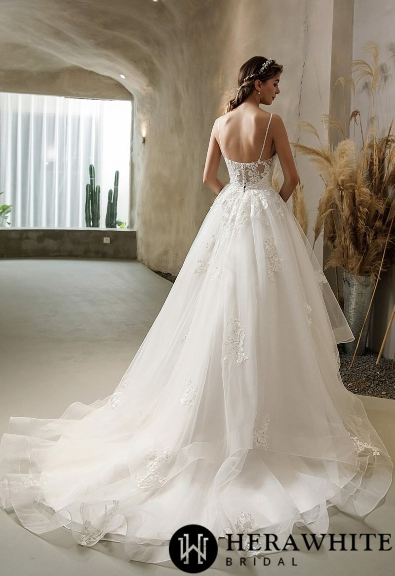 Robe De Mariée Princesse A Volants Et Sequins – Image 5