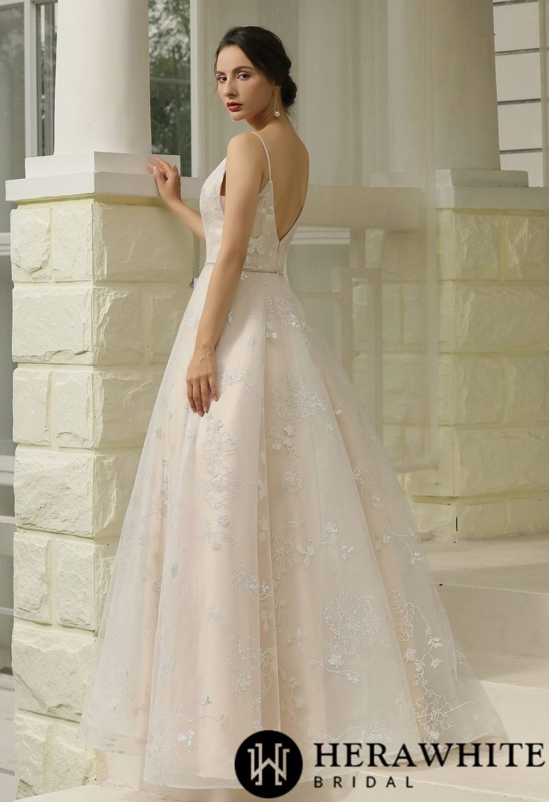 Robe De Mariée Simple Motifs Floraux – Image 7