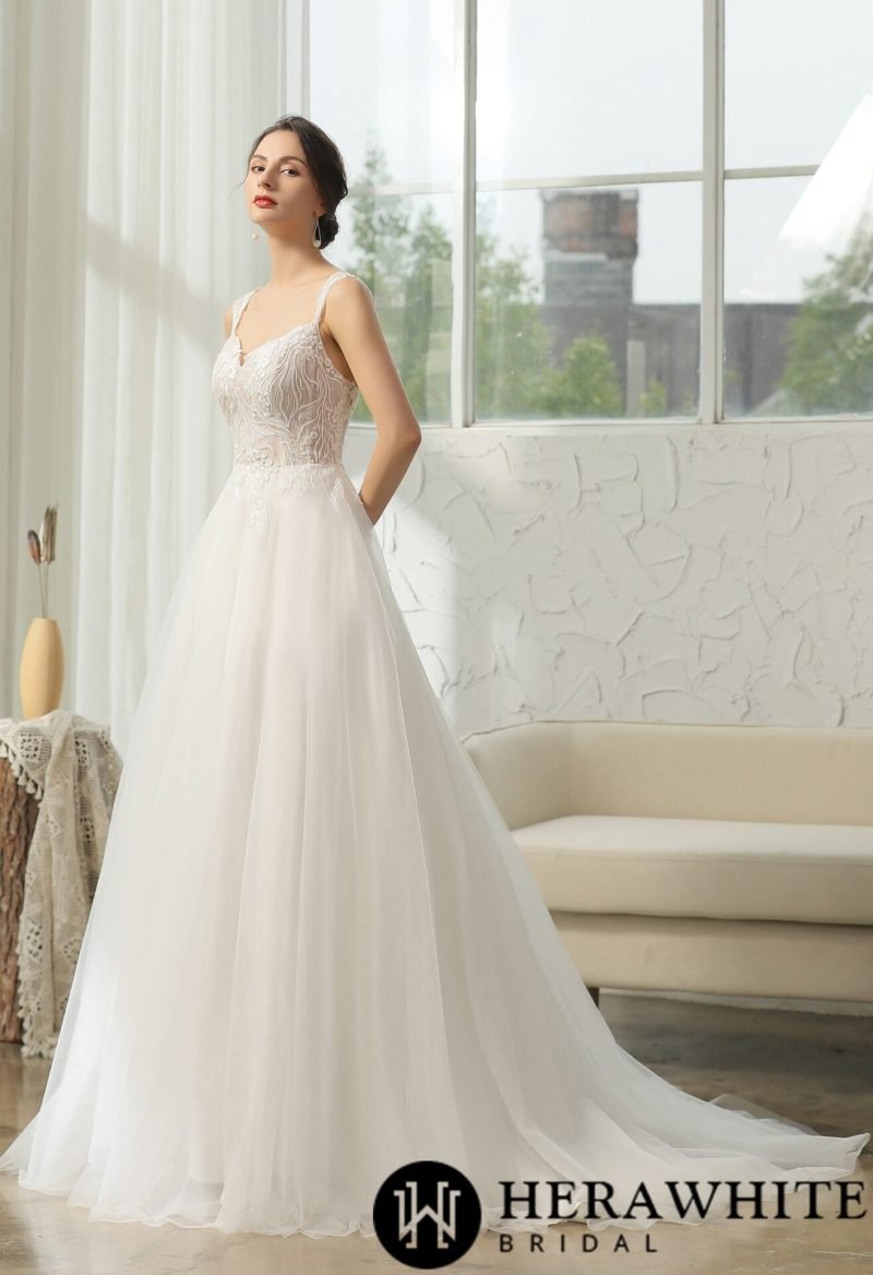 Robe De Mariée Fines Bretelles Et Dentelle Florale – Image 5