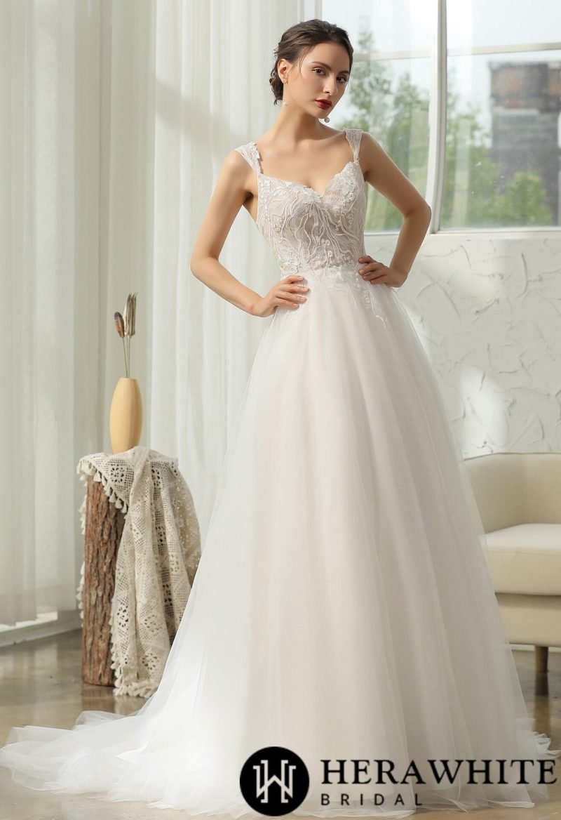 Robe De Mariée Fines Bretelles Et Dentelle Florale – Image 4