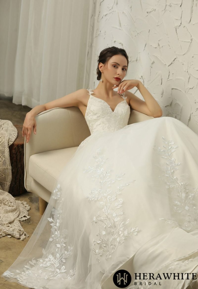 Robe de Mariée Avec Fleurs Brodées – Image 5