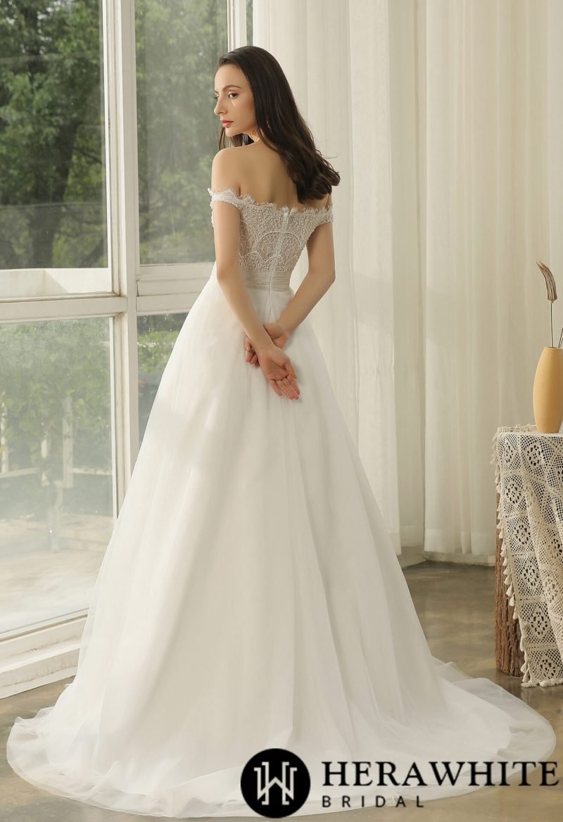 Robe de Mariée Simple En Dentelle – Image 7