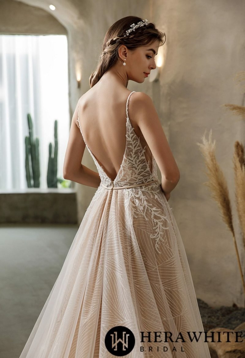 Robe De Mariée En Dentelle Graphique Et Scintillante – Image 6